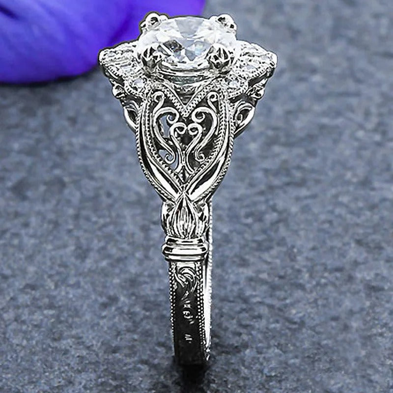 Elegant zirconium ring in sterling silver