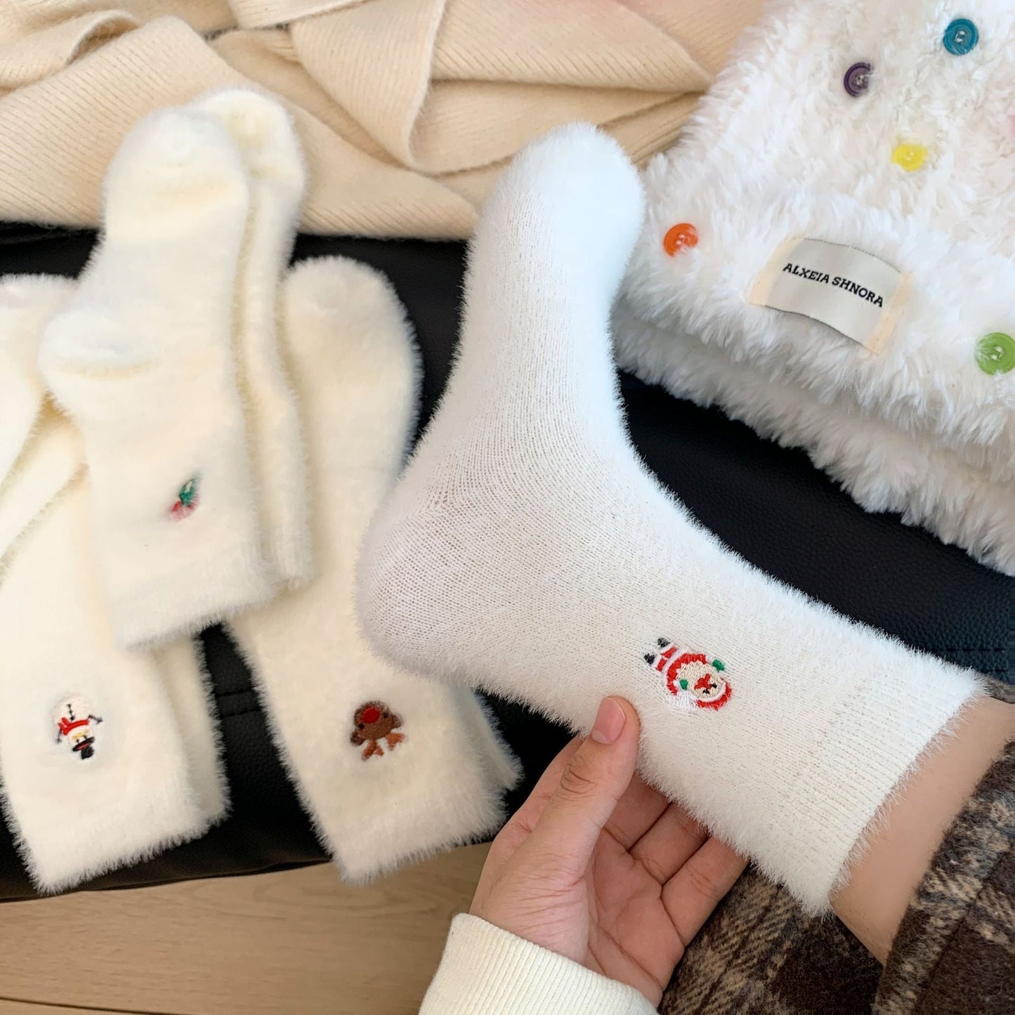 Furry Christmas 5-pack White