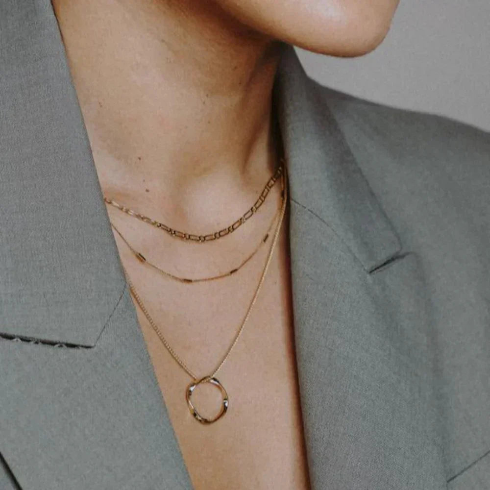 Three-row necklace with open circle