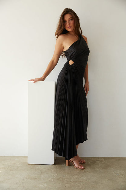 Ivana - Pleated Muse